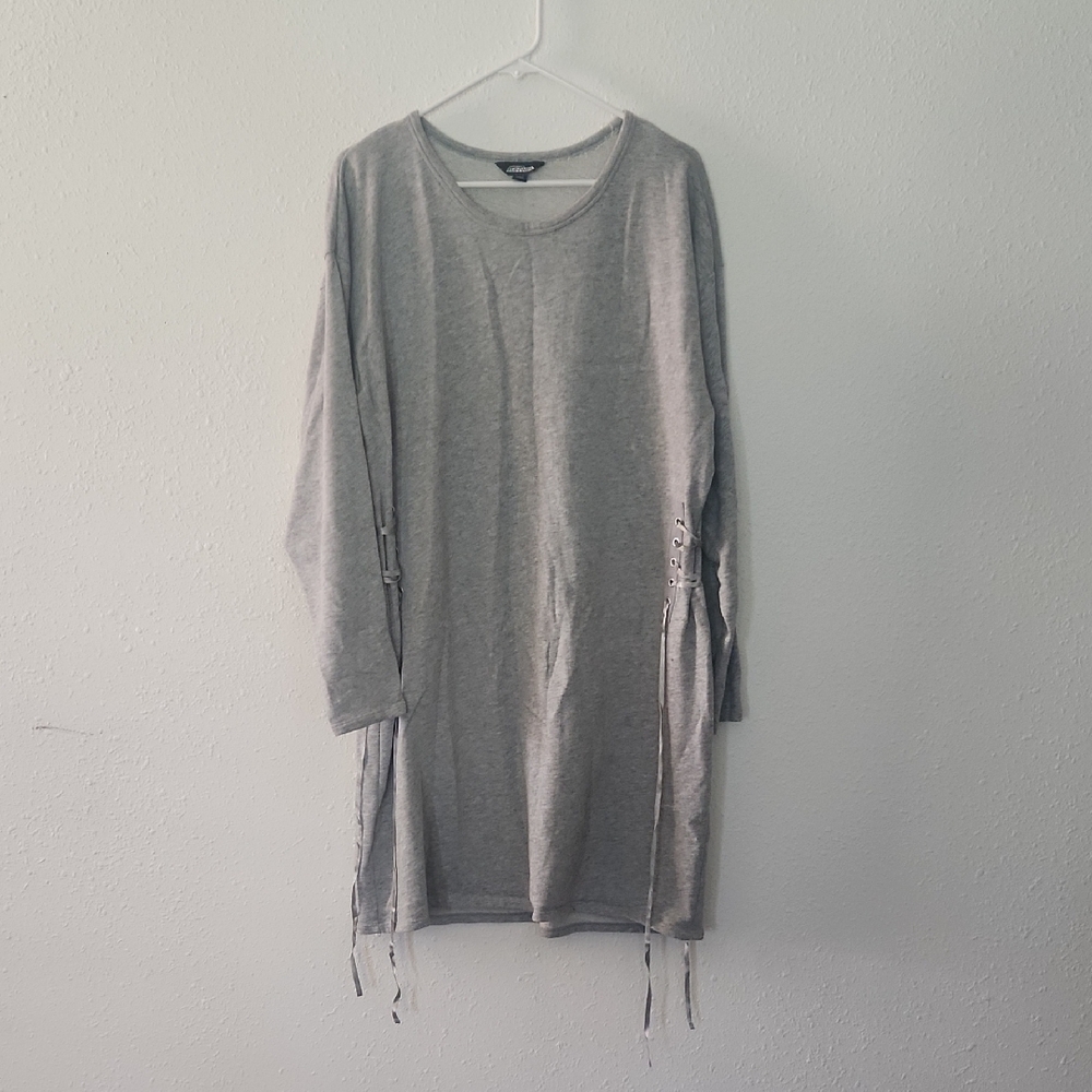 🌞2/$30 // 🆕️PROJECT RUNWAY: Sweatshirt Dress